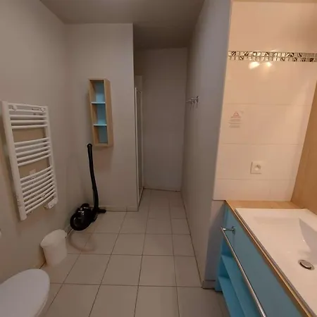 Apartment 2 Pieces Avec Terrasse Privee Et Parking - Fr-1-326-841 *