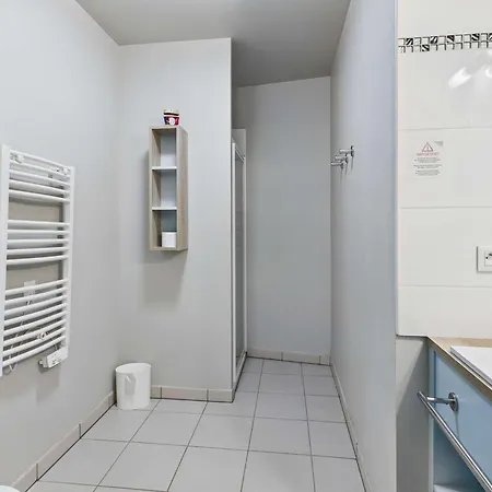 2 Pièces Avec Terrasse Privée Et Parking - Fr-1-326-841 Marseillan (Herault)