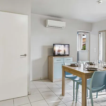 Charmante Maison Avec Climatisation, Parking Et Terrasse A Marseillan-plage - Fr-1-326-841 * Марсейан